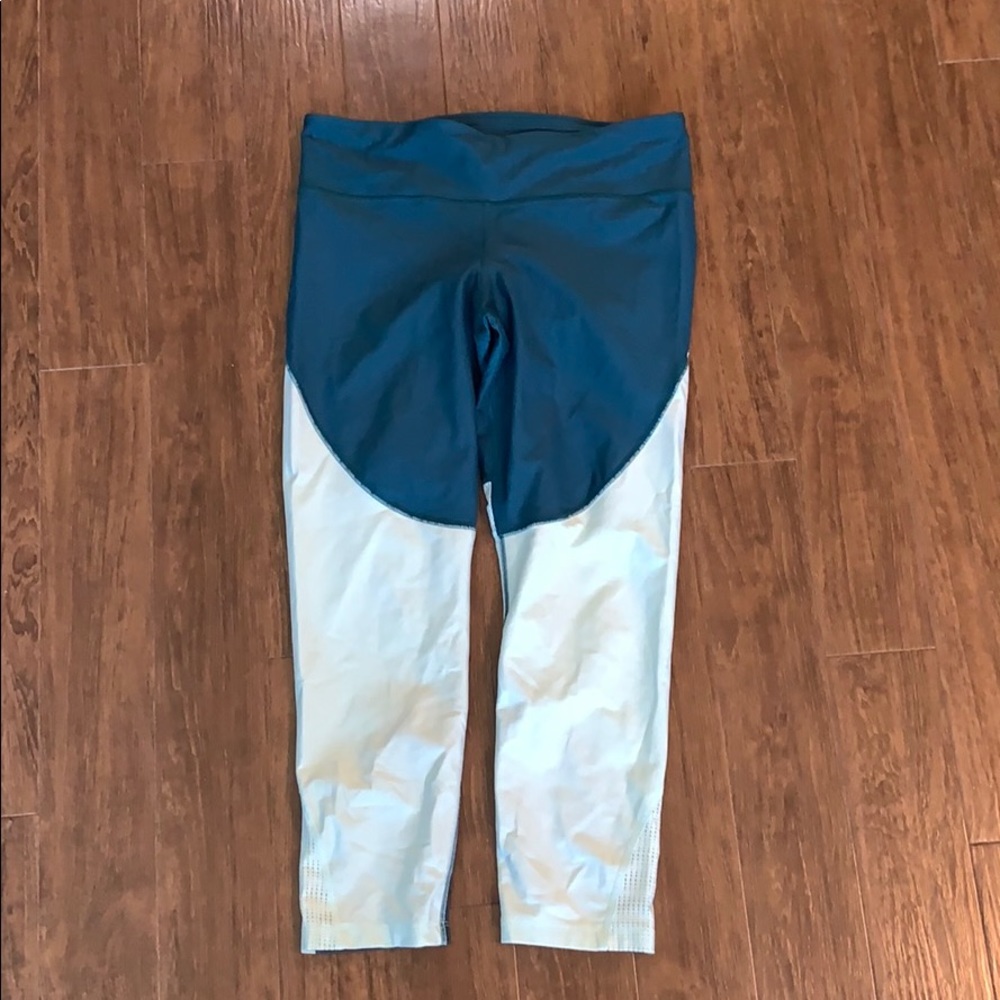 Under Armor fitted leggings